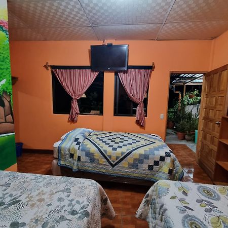 Hotel Encuentro Del Viajero Panajachel Esterno foto